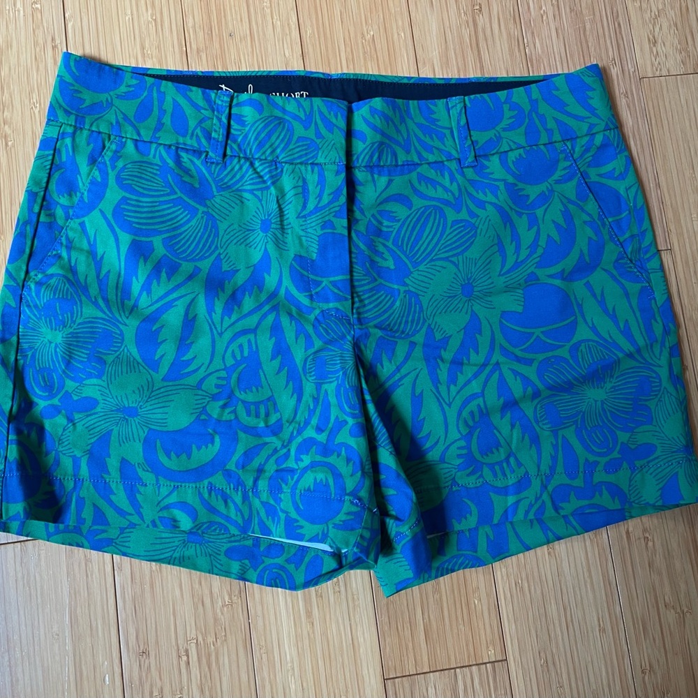 Talbots size 12 Vibrant Floral Women Shorts. Nwot